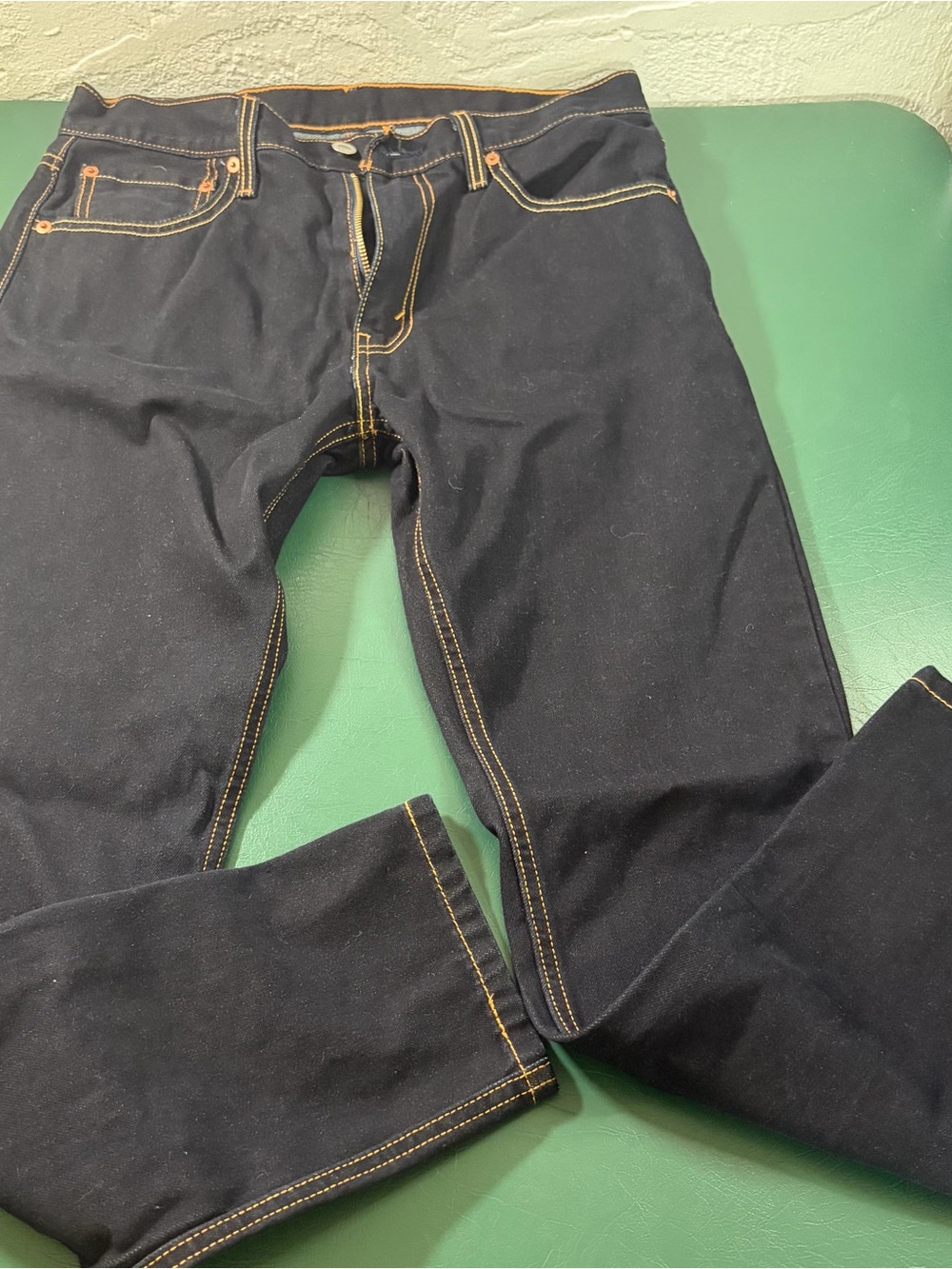 Levi’s Black Men's Jeans with Contrast Stitching
